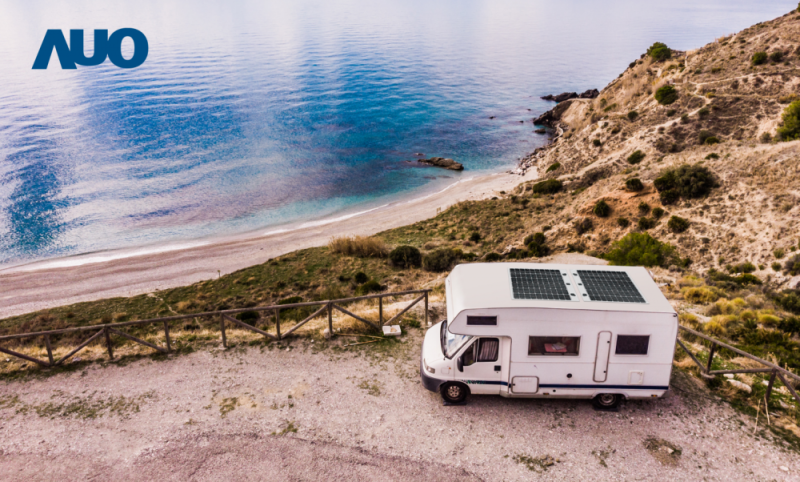 「可撓輕量化太陽光電板SunCurva」使用輕量特殊耐候型複合板取代傳統太陽能板的玻璃前板，不僅降低70%重量，每米平方僅3Kg；具有抗衝擊性能及通過電磁相容性測試，可應用於交通運輸工具，如露營車、遊艇等